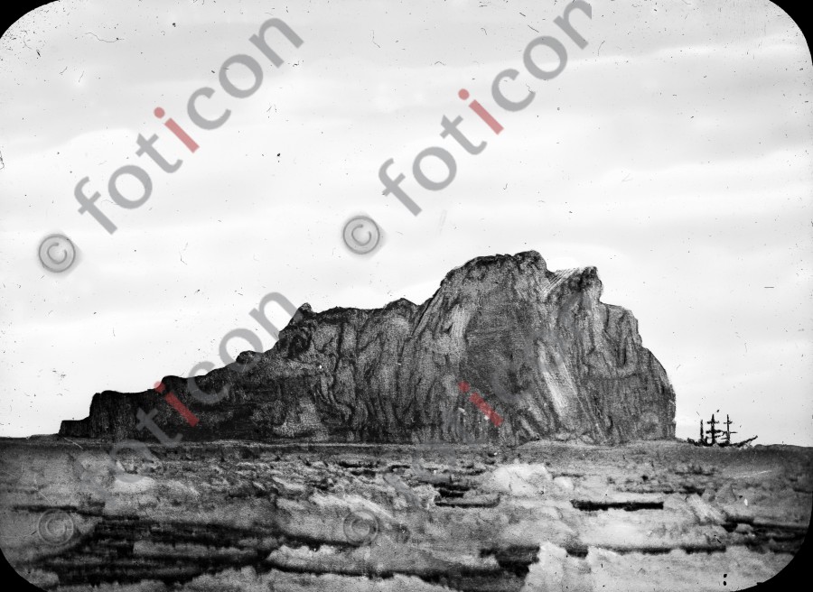 Eisberg in der Melville-Bucht | Iceberg in Melville Bay Ice - Foto simon-titanic-196-024-sw.jpg | foticon.de - Bilddatenbank für Motive aus Geschichte und Kultur